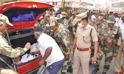 தேர்தல் எதிரொலி: நெல்லையில் காவல் துணை ஆணையர் தலைமையில் வாகன சோதனை.!