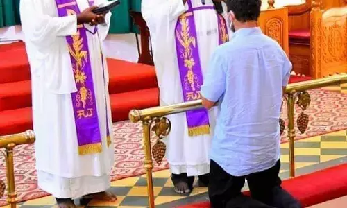 தேவாலயத்திற்கு சென்ற ராகுல் அருகிலிருந்த இந்து கோவிலுக்கு செல்லாதது ஏன்?