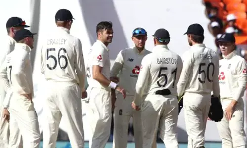 4வது டெஸ்ட் போட்டி: 205 ரன்னுக்கு அனைத்து விக்கெட்களையும் இழந்த இங்கிலாந்து.!