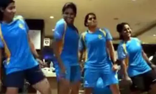 வாத்தி கம்மிங் பாடலுக்கு நடனம் போட்ட கிரிக்கெட் அணி வீராங்கனைகள்.!