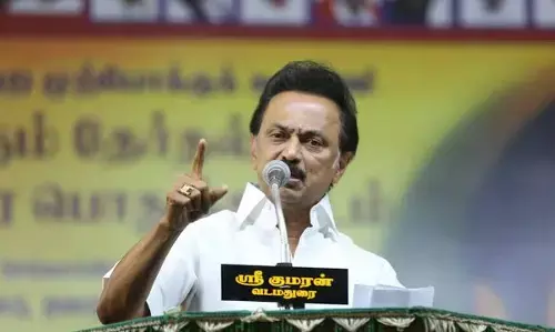 தி.மு.க முன்னாள் அமைச்சர் ஜாதி அரசியல் செய்கிறார் - உடன்பிறப்புகள் ரகளை!