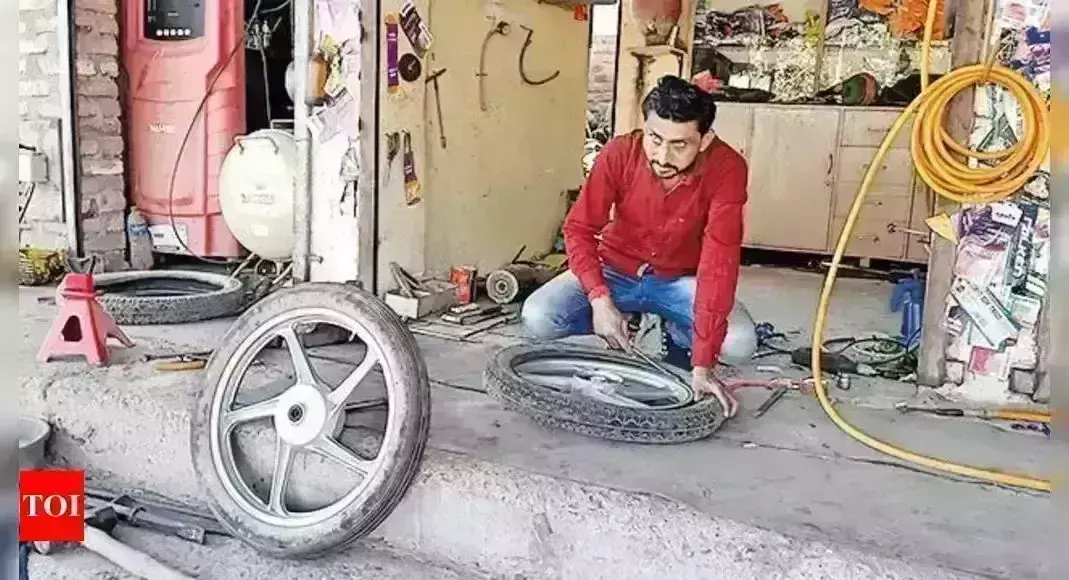 பஞ்சர் ஒட்டுபவரை நகராட்சி தலைவர் ஆக்கிய பா.ஜ.க!