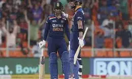 டி20 போட்டி: இங்கிலாந்து அணி பந்து வீச்சு.!