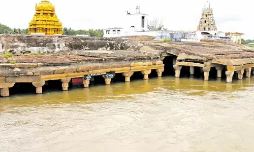 வெள்ளத்திலும் அழியாத தமிழகத்தின் அதிசய குறுக்குத்துறை முருகன் கோவில்!