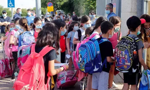 கொரோனா காரணமாகப் பள்ளிகள் மூடப்பட்டுத் தேர்வு ரத்துசெய்ய உத்தரவா - உண்மை என்ன ?