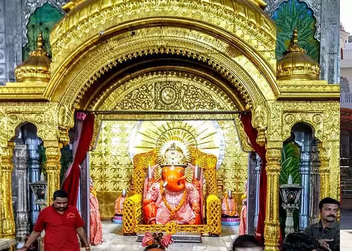 ஜெய்பூரில் இருக்கும் 500 ஆண்டுகள் பழமையான அதிசய விநாயகர் கோவில்!