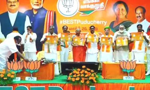 பெண்களுக்கு 5 லட்சம் கடன்.. பாரதியாருக்கு 150 அடி உயரத்தில் சிலை.. புதுச்சேரியில் பா.ஜ.க. தேர்தல் அறிக்கை வெளியீடு.!