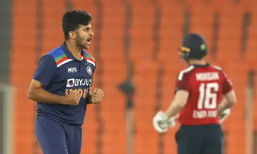 ஷர்துல் தாகூர் ரன்களை கொடுத்தாலும் விக்கெட்களை வீழ்த்தும் திறமை உள்ளது என சஞ்சய் மஞ்ச்ரேக்கர் கருத்து.!