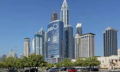 துபாய் சமூக மேம்பாட்டு ஆணையம் சார்பில் பாராட்டபட்ட தமிழக இளைஞர்.!