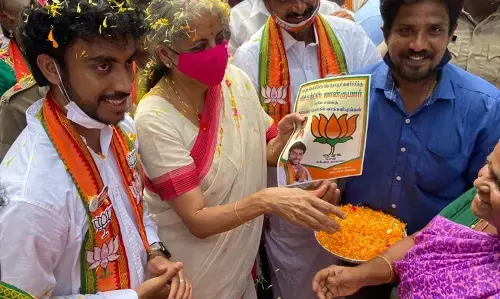 புதுச்சேரியில் மாணவிகளுக்கு இலவசமாக ஸ்கூட்டர்.. செம அறிவிப்பு வெளியிட்ட பா.ஜ.க.!