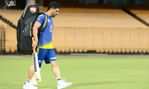 மும்பையில் தீவிரபயிற்சியில் ஈடுபட்டு வரும் சென்னை சூப்பர் கிங்ஸ் அணி.!