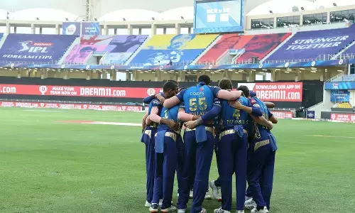 மும்பை இன்டியன்ஸ் அணியில் இந்த சீசன் முழுவதும் வாய்ப்பு மறுக்கப்பட்ட உள்ள மூன்று வீரர்கள்.!