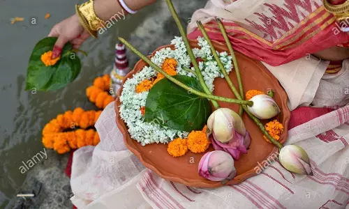 வழிபாட்டில் கூடுதல் பலனை பெற, எந்த மலர்களை எந்த கடவுளுக்கு அர்பணிக்க வேண்டும்?