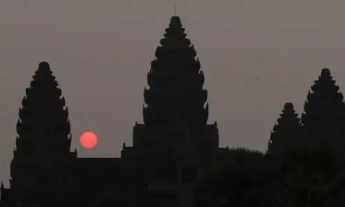 கொரோனா தொற்று காரணமாக உலகின் மிகப்பெரிய கோவிலுக்கு பக்தர்கள் செல்ல தடை..!