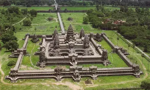 இக்கோவில் வளாகத்தினுள் ஶ்ரீரங்கம் போன்ற 20 கோவில்களை அமைக்க முடியும் அதிசயம்!