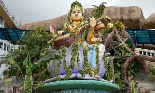 எங்குமே கோவில் இல்லாத போது சரஸ்வதி தேவிக்கு தமிழகத்தில் மட்டும் கோவில் இருப்பது ஏன்?