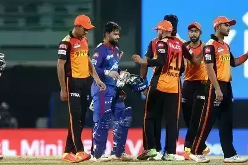 தட்டுத்தடுமாறி சூப்பர் ஓவரில் சன்ரைசர்ஸ் அணி வீழ்த்தியது டெல்லி அணி.!