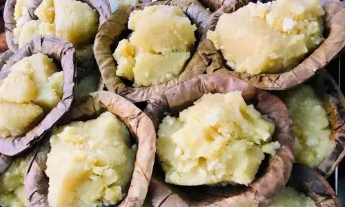 சத்தமில்லாமல் சமூகசேவை செய்யும் கோவில்கள்- உணவுப் பொட்டலங்களை விநியோகிக்கும் சென்னிமலை முருகன் கோவில்.!