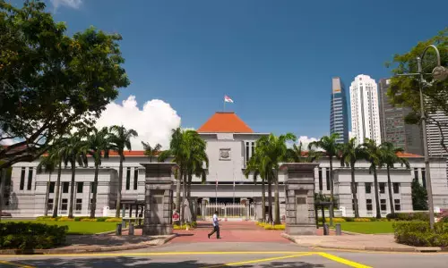 சிங்கப்பூர் அரசாங்கம் கௌரவித்த  தமிழகத்தைச் சேர்ந்த இளைஞன்!