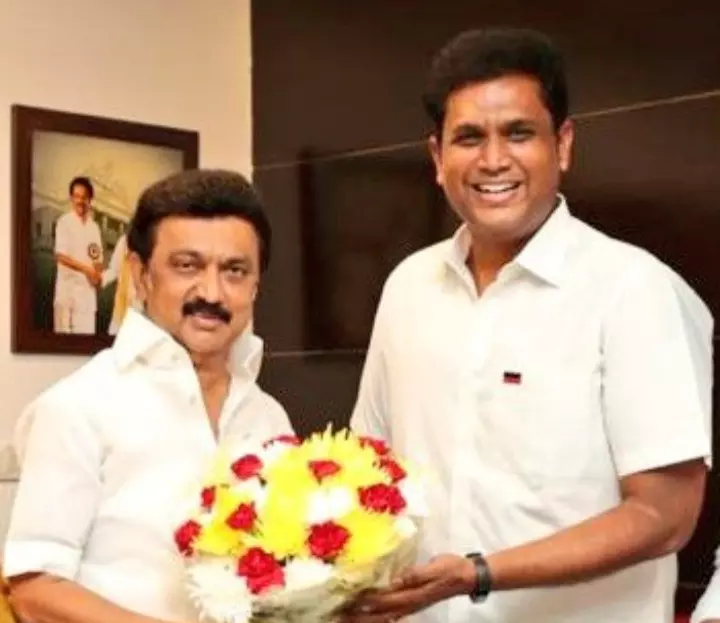 ராசுதேவர் பாலு ராஜா எனும் நான் - நான் தேவர் என சாதியை குறிப்பிட்டு பதவி ஏற்றுகொண்ட தி.மு.க எம்.எல்.ஏ டி.ஆர்.பி.ராஜா!