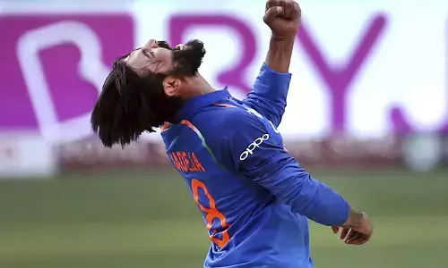 அரே ஜட்டு பாய்..! நீங்களா இது..? இங்கிலாந்து சீரியஸ் போவதற்கு முன்னால் ஆளே அடையாளம் தெரியாமல் லுக்கை மாற்றிய ரவீந்திர ஜடேஜா!