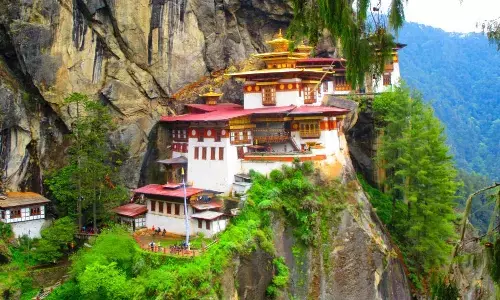 இந்தியாவை 2வது டோஸ் தடுப்பூசிகளை  வழங்குமாறு கட்டாயப்படுத்த மாட்டோம் : பூட்டான் பிரதமர்.!