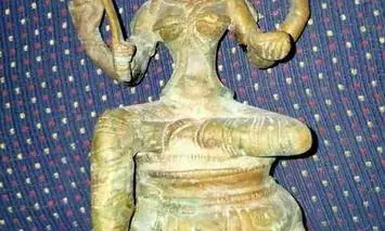 ஊரடங்கை பயன்படுத்தி சுவாமி சிலைகளை விற்க முயற்சி - அலர்ட்டான காவல் துறையால் மீட்பு.!