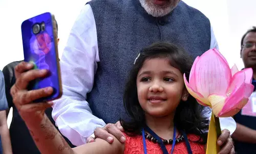 கொரோனாவால் பெற்றோரை இழந்த  குழந்தைகளுக்கு ஒரு தந்தையை போல் பார்த்து பார்த்து செய்யும் மத்திய அரசு.!