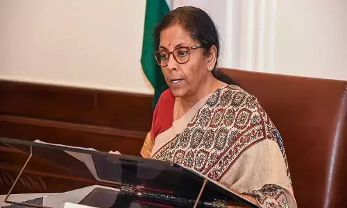 மாநிலங்களுக்கு இழப்பீடு வழங்க ₹1.58 கோடியை மத்திய அரசு கடன் வாங்கும் -நிதியமைச்சர்.!