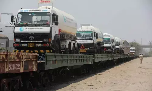 ஒடிசாவில் இருந்து மதுரை வந்த 4வது ஆக்சிஜன் ரயில்.!