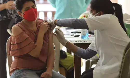 அனைவருக்கும் 2021 இறுதிக்குள் தடுப்பூசி: உச்சநீதிமன்றத்தில் மத்திய அரசு தகவல்.!