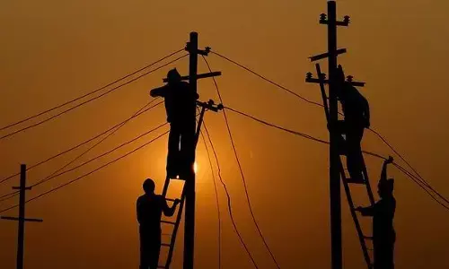 இனிமேல் நாள் கணக்கில் மின் தடை இருக்காது.. 2 மணி நேரம்தான் இருக்கும்.. பல்டியடித்த மின்வாரியம்.!