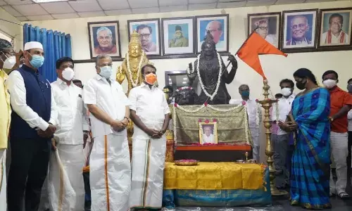 பா.ஜ.க வின் முன்னாள் மாநில தலைவரின் நினைவு தினத்தையொட்டி அவரது உருவ படத்திற்கு மாநில தலைவர் எல்.முருகன் மரியாதை!