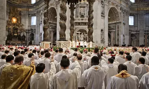 பாதிரியார்களால் அதிகரிக்கும் பாலியல் தொல்லை: வாடிகனில் புதிய சட்டம்.!