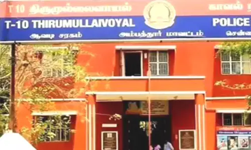 கொரோனா அச்சம்.. ஒரே குடும்பத்தை சேர்ந்த 3 பேர் தூக்கிட்டு தற்கொலை.!