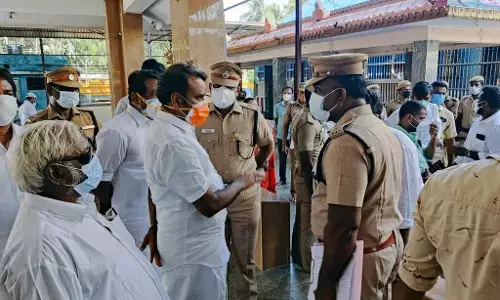 பகவதி அம்மன் கோயிலில் தீ விபத்தினால் ஏற்பட்ட சேதங்களை பார்வையிட்ட எல்.முருகன்!