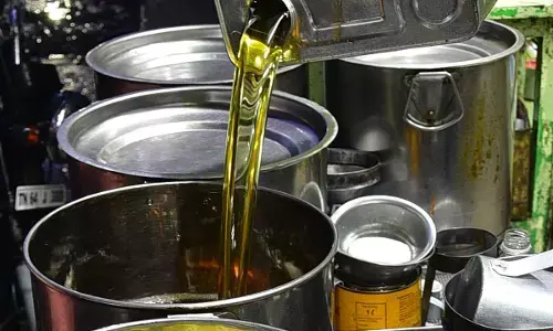 சமையல் எண்ணெய் இறக்குமதி வரி குறைப்பு : இந்தியா பரிசீலனை.!