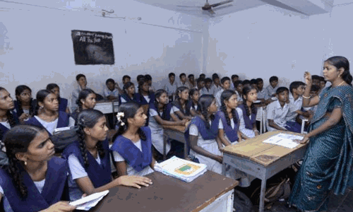 ஆசிரியர்கள் ஜூன் 20க்குள் தடுப்பூசி போட்டுக்கொள்ள வேண்டும்.!