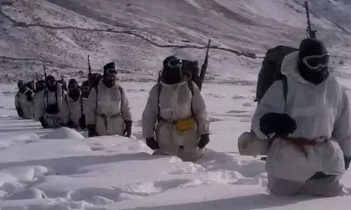 லடாக் எல்லையில் நிலவும் கடும் குளிரை சமாளிக்க முடியாமல் திணறும் சீன ராணுவ வீரர்கள்.! லடாக் எல்லையில் நிலவும் கடும் குளிரை சமாளிக்க முடியாமல் திணறும் சீன ராணுவ வீரர்கள்.!