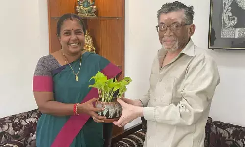 தொழிலாளர் சங்க மனுக்களை மத்திய அமைச்சர்களிடம் வழங்கி கோரிக்கை விடுத்த வானதி சீனிவாசன்!