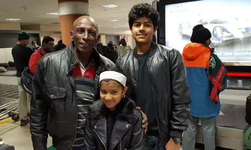 விஜய் ரசிகர்கள் அதிர்ச்சி : விஜயின் மகன், மகள் பெயரில் உலாவும் போலிகள்! விஜய் ரசிகர்கள் அதிர்ச்சி : விஜயின் மகன், மகள் பெயரில் உலாவும் போலிகள்!