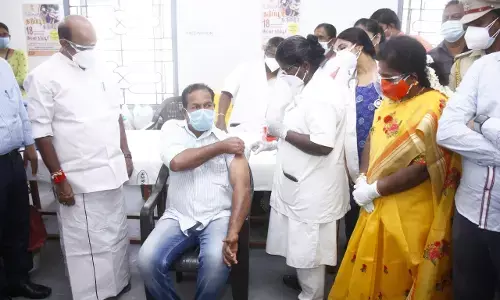 கொரோனா தடுப்பூசி திருவிழாவை பயன்படுத்திக் கொள்ளுமாறு Dr. தமிழிசை வேண்டுகோள் !