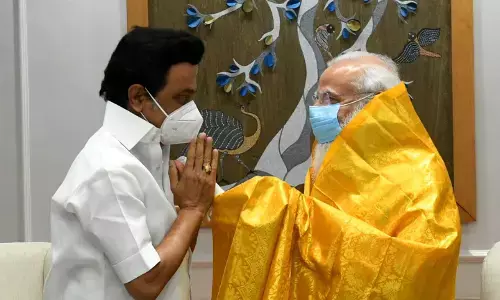 உறவுக்கு கை கொடுப்போம், உரிமைக்குக் குரல் கொடுப்போம் - டெல்லியில் பணிந்த முதல்வர் ஸ்டாலின்!