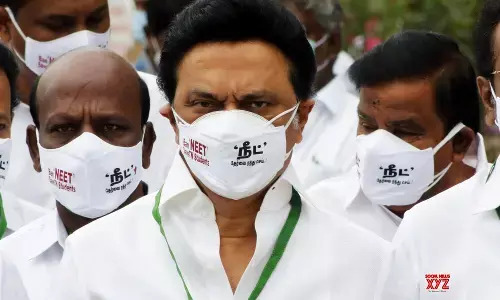 நீட் தேர்வு விவகாரத்தில் தி.மு.க பல்டி : தேர்வுக்கு தயாராக வேண்டியது மாணவர்களின் கடமை!