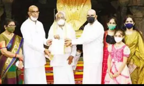 திருப்பதி ஏழுமலையானுக்கு ரூ.1 கோடி காணிக்கை வழங்கிய பக்தர்!