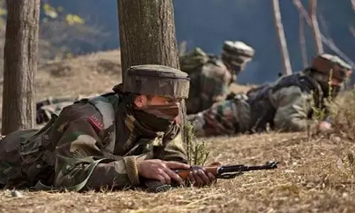 காஷ்மீரில் லஷ்கர் இ தொய்பா இயக்கத்தின் முக்கிய பயங்கரவாதிகள் மூன்று பேர் சுட்டு கொலை!