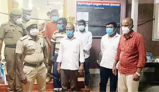 தமிழகத்திலிருந்து இலங்கைக்கு கடத்தப்பட முயன்ற 2 கோடி ரூபாய் பொருட்கள் : 6 பேர் கைது!