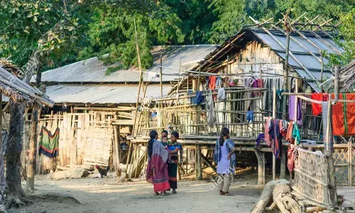 திரிபுரா : 100% கொரோனா தடுப்பூசி இலக்கை சாதித்த இரண்டு கிராமங்கள்!