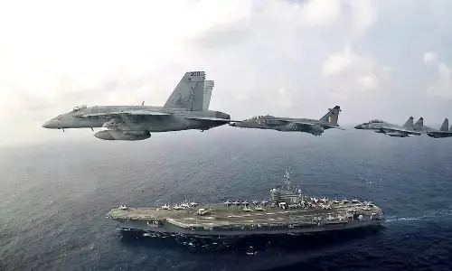 இந்திய மற்றும் அமெரிக்க கடற்படையினர் கூட்டு ராணுவப் பயிற்சி!