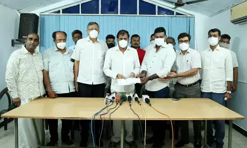 நடிகர், நடிகைகள், திரைப்பட தொழிலாளர்களுக்கு நிவாரணம் - வேண்டுகோள் விடுக்கும் ஆர்.கே.செல்வமணி! நடிகர், நடிகைகள், திரைப்பட தொழிலாளர்களுக்கு நிவாரணம் - வேண்டுகோள் விடுக்கும் ஆர்.கே.செல்வமணி!